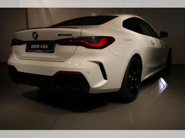 BMW M440i